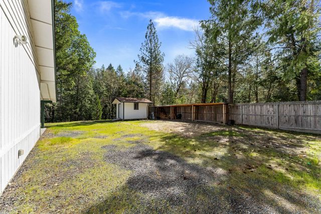 2276 Azalea Drive, Grants Pass, OR 97526