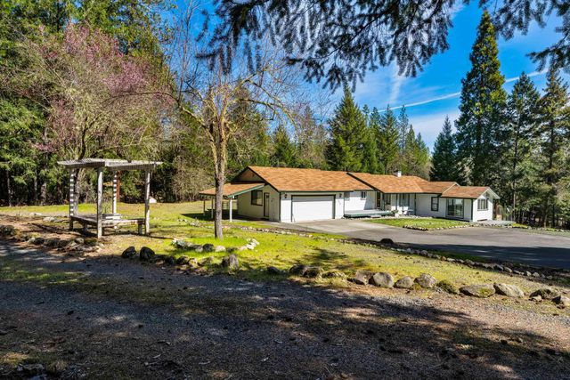 2276 Azalea Drive, Grants Pass, OR 97526