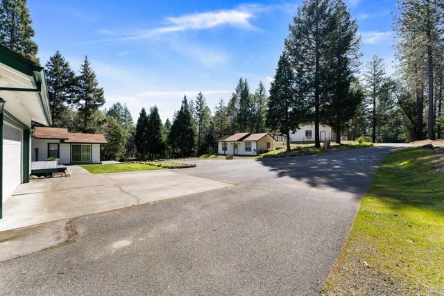 2276 Azalea Drive, Grants Pass, OR 97526