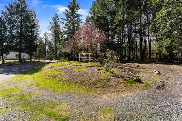 2276 Azalea Drive, Grants Pass, OR 97526