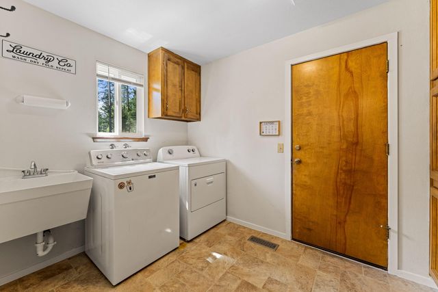 2276 Azalea Drive, Grants Pass, OR 97526