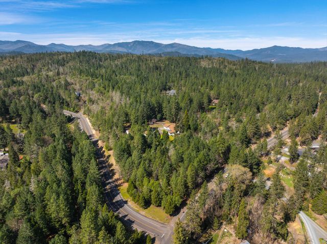 2276 Azalea Drive, Grants Pass, OR 97526