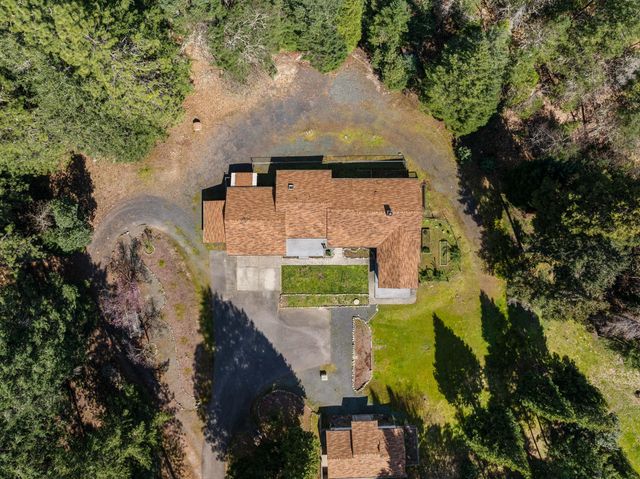 2276 Azalea Drive, Grants Pass, OR 97526
