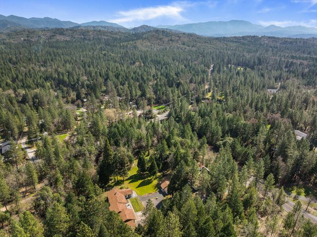 2276 Azalea Drive, Grants Pass, OR 97526