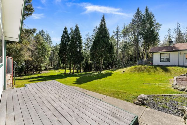 2276 Azalea Drive, Grants Pass, OR 97526