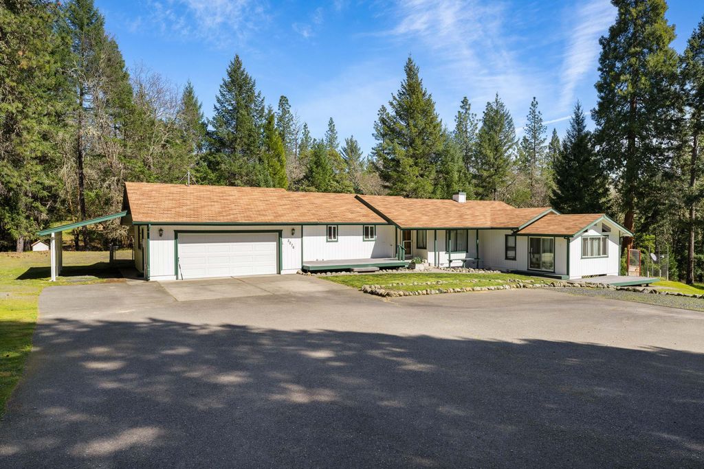 2276 Azalea Drive, Grants Pass, OR 97526