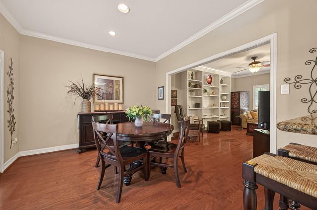 11711 Memorial Drive 17, Houston, TX 77024