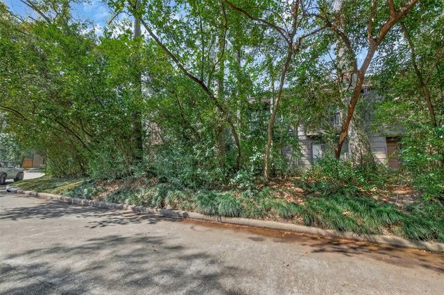 11711 Memorial Drive 17, Houston, TX 77024