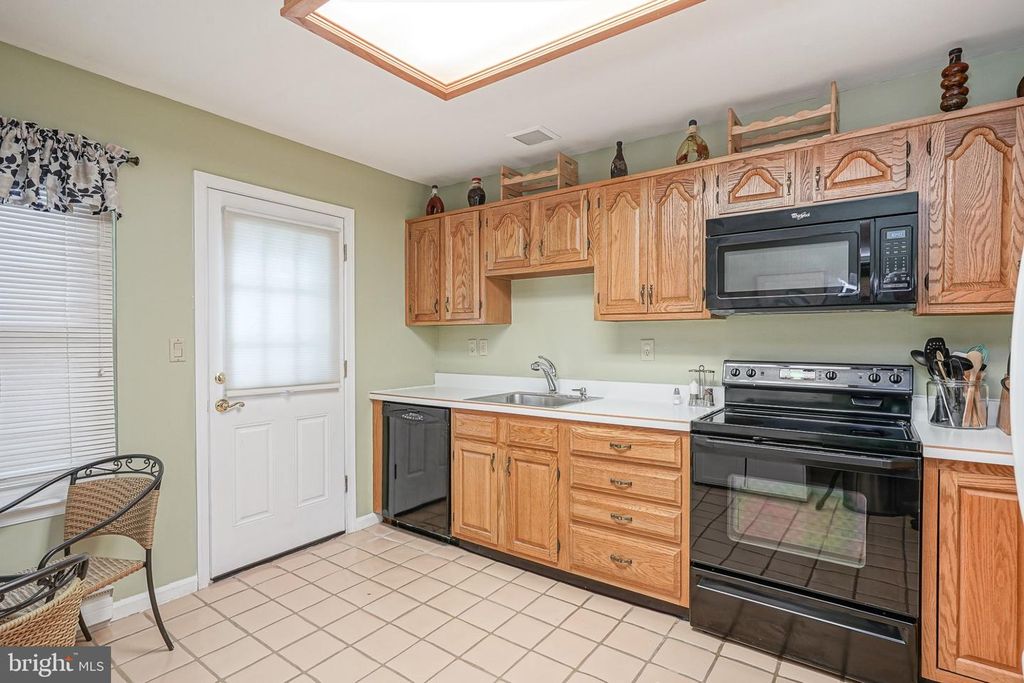 220 N PLYMOUTH CT, Southampton, NJ 08088 — photo 4