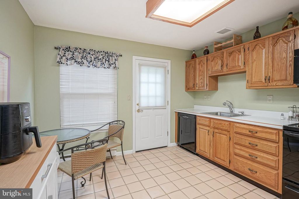 220 N PLYMOUTH CT, Southampton, NJ 08088 — photo 5