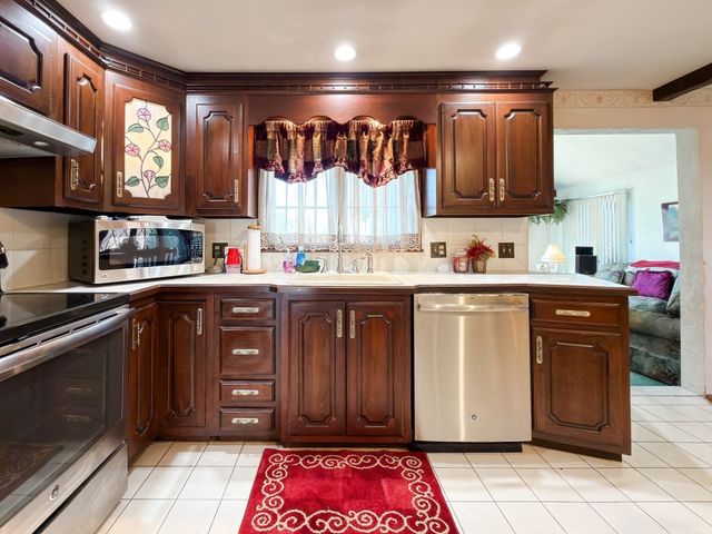 38 Amelia Pl, Revere, MA 02151
