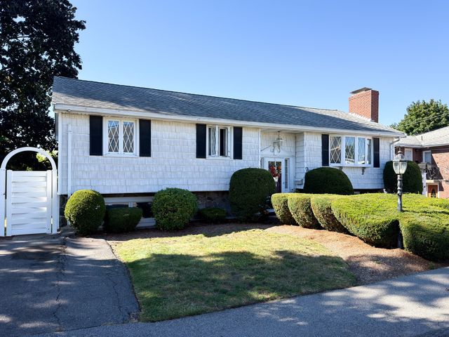 38 Amelia Pl, Revere, MA 02151