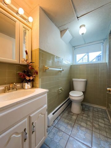 38 Amelia Pl, Revere, MA 02151