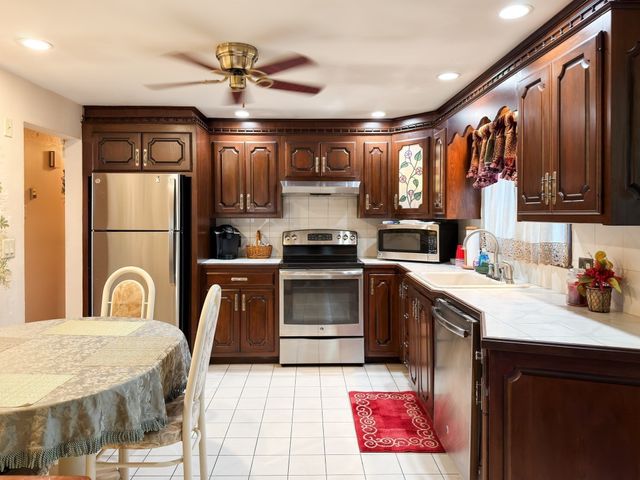 38 Amelia Pl, Revere, MA 02151