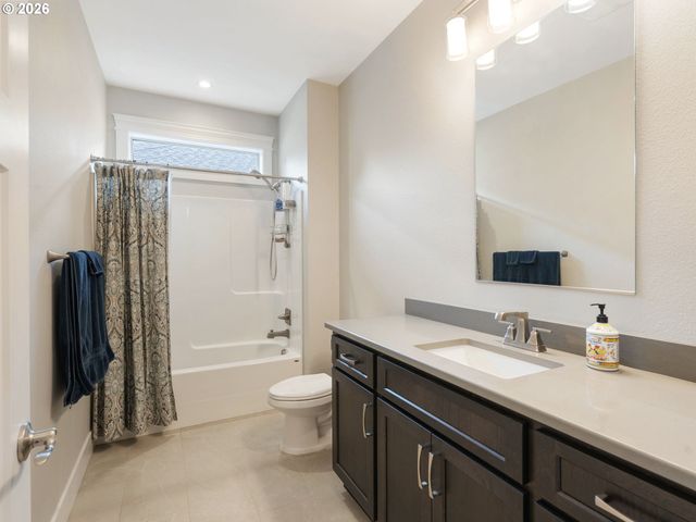 5711 Ne 133RD St, Vancouver, WA 98686