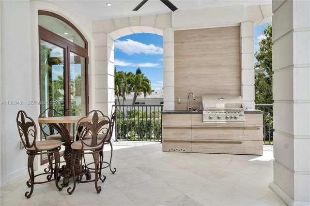 919 92nd St, Surfside, FL 33154