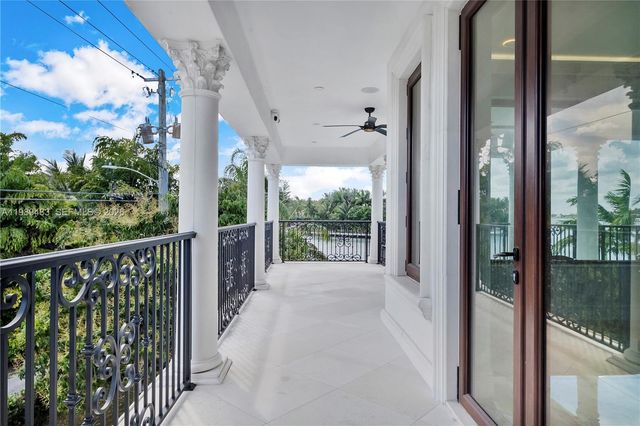 919 92nd St, Surfside, FL 33154