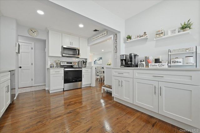 672 Anderson Avenue, Franklin Square, NY 11010