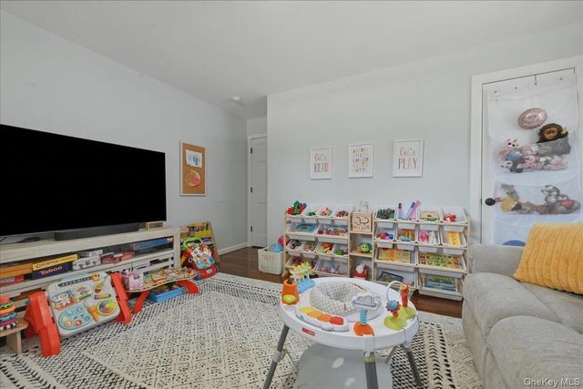 672 Anderson Avenue, Franklin Square, NY 11010