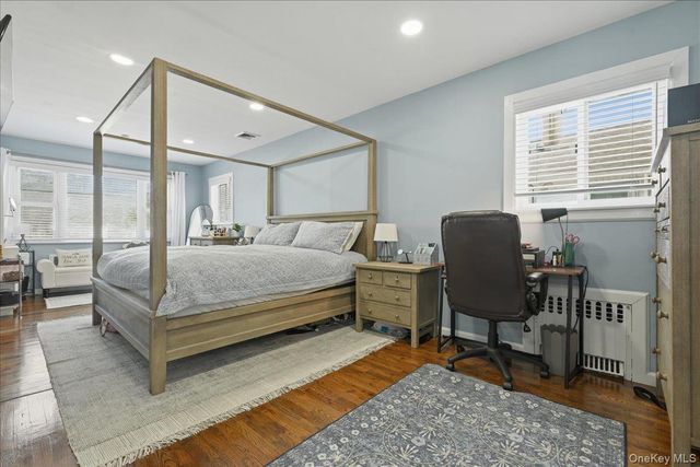 672 Anderson Avenue, Franklin Square, NY 11010
