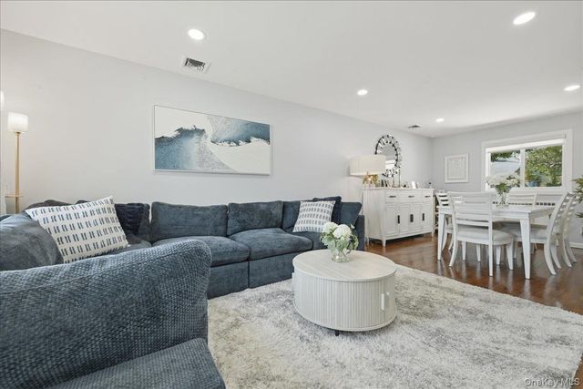 672 Anderson Avenue, Franklin Square, NY 11010