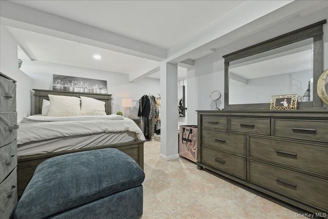 672 Anderson Avenue, Franklin Square, NY 11010