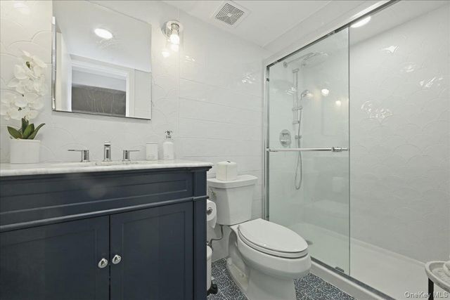 672 Anderson Avenue, Franklin Square, NY 11010
