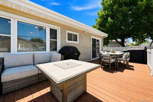 672 Anderson Avenue, Franklin Square, NY 11010