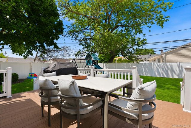 672 Anderson Avenue, Franklin Square, NY 11010