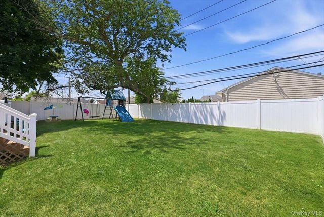 672 Anderson Avenue, Franklin Square, NY 11010