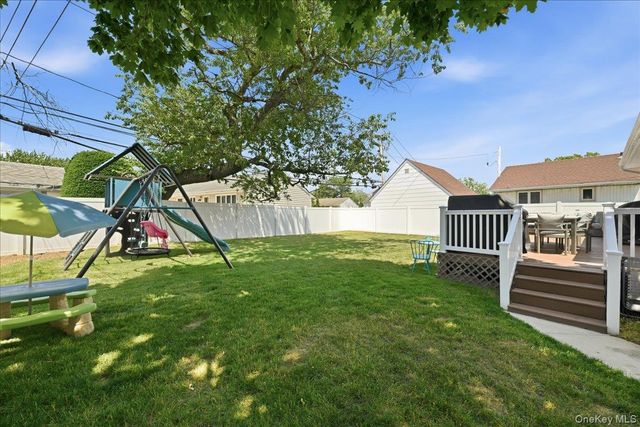 672 Anderson Avenue, Franklin Square, NY 11010