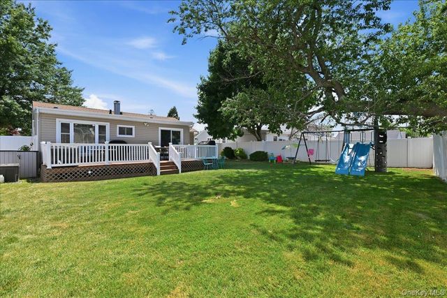 672 Anderson Avenue, Franklin Square, NY 11010