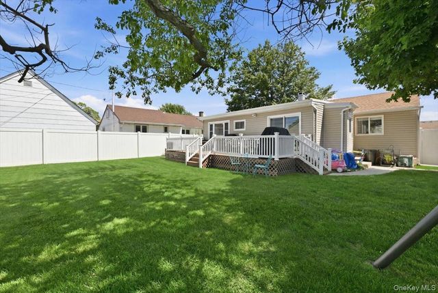 672 Anderson Avenue, Franklin Square, NY 11010