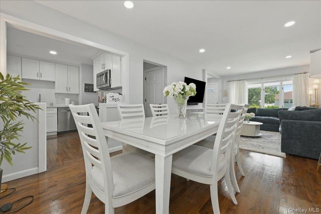 672 Anderson Avenue, Franklin Square, NY 11010