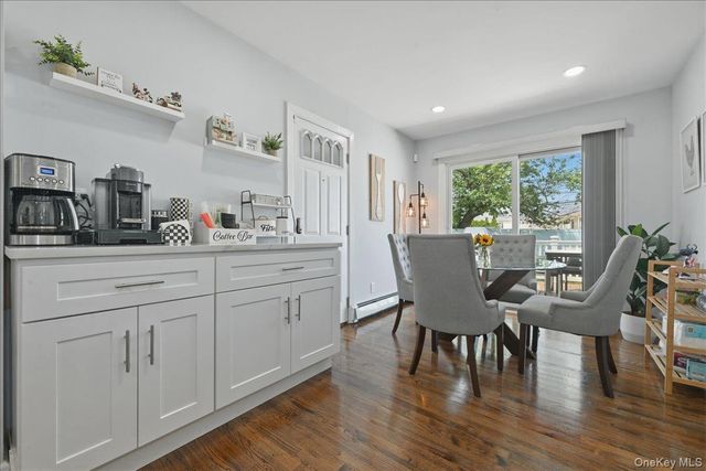 672 Anderson Avenue, Franklin Square, NY 11010