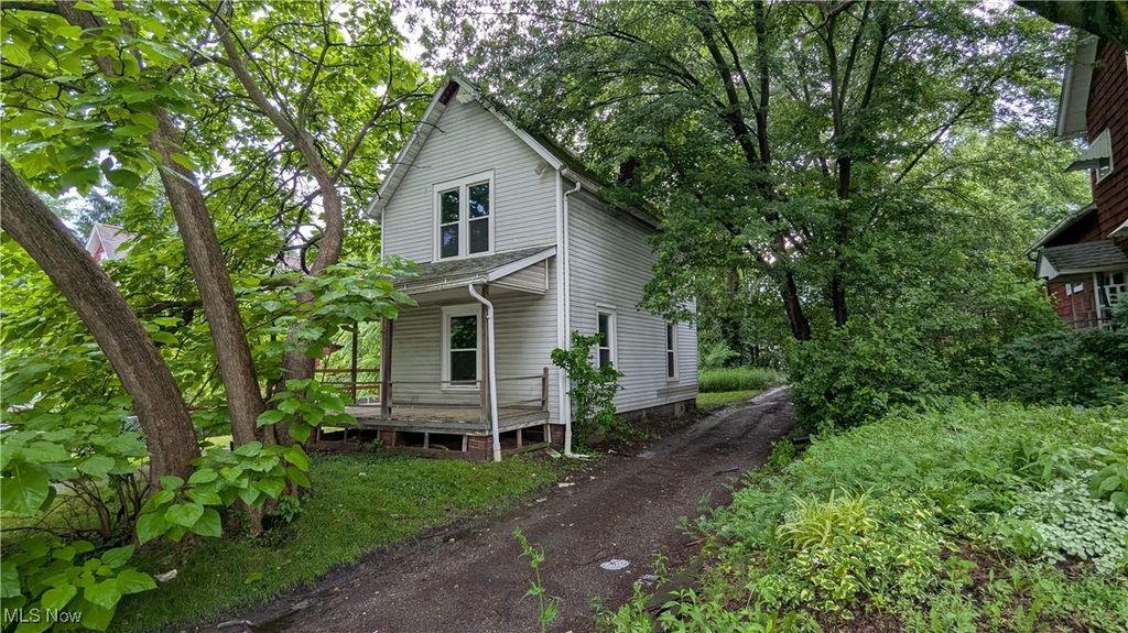 1447 Shriver Avenue NE, Canton, OH 44705