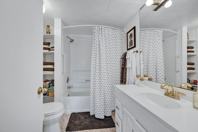 901 Glenn DR, Canyon Lake, TX 78133