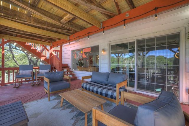 901 Glenn DR, Canyon Lake, TX 78133