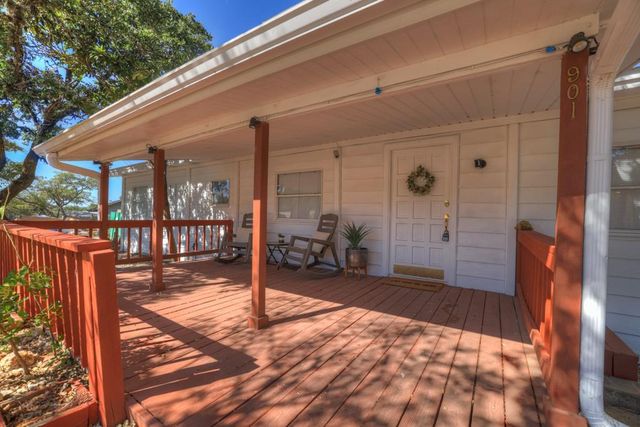 901 Glenn DR, Canyon Lake, TX 78133