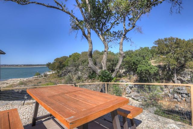 901 Glenn DR, Canyon Lake, TX 78133