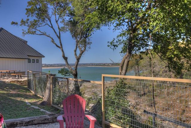 901 Glenn DR, Canyon Lake, TX 78133