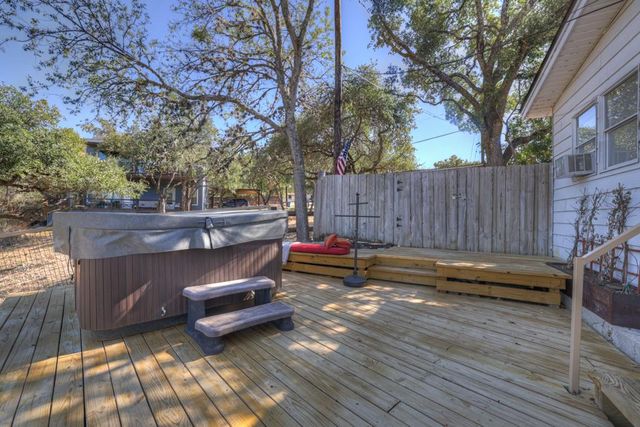 901 Glenn DR, Canyon Lake, TX 78133