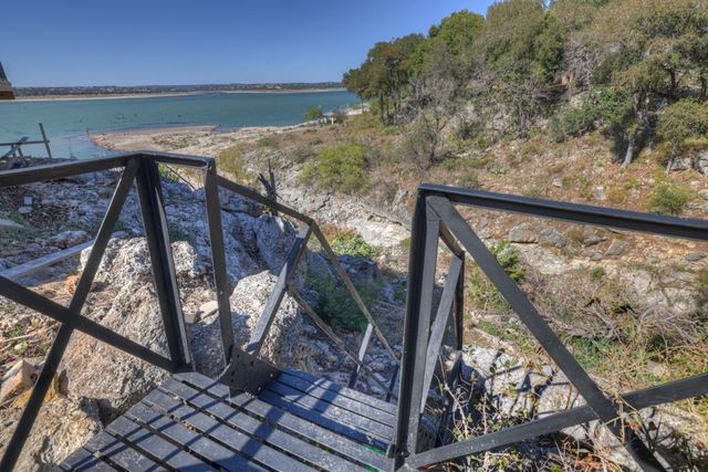 901 Glenn DR, Canyon Lake, TX 78133