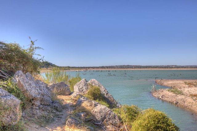 901 Glenn DR, Canyon Lake, TX 78133