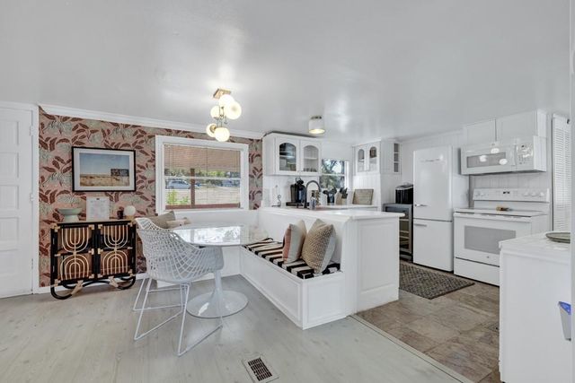 901 Glenn DR, Canyon Lake, TX 78133