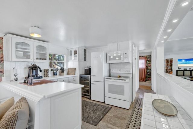 901 Glenn DR, Canyon Lake, TX 78133