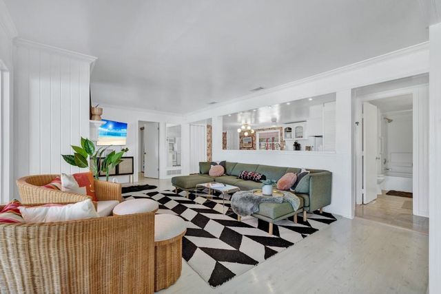 901 Glenn DR, Canyon Lake, TX 78133