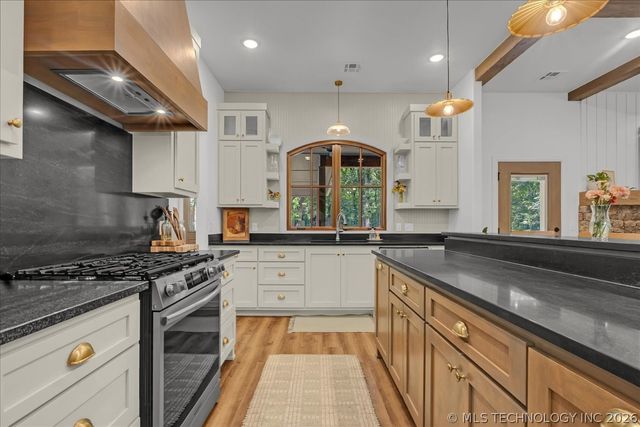 3738 S 137th West Avenue, Sand Springs, OK 74063