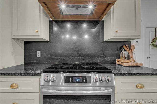 3738 S 137th West Avenue, Sand Springs, OK 74063