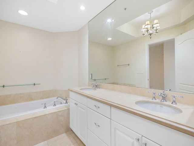 9013 Somerset Bay Lane 201, Vero Beach, FL 32963